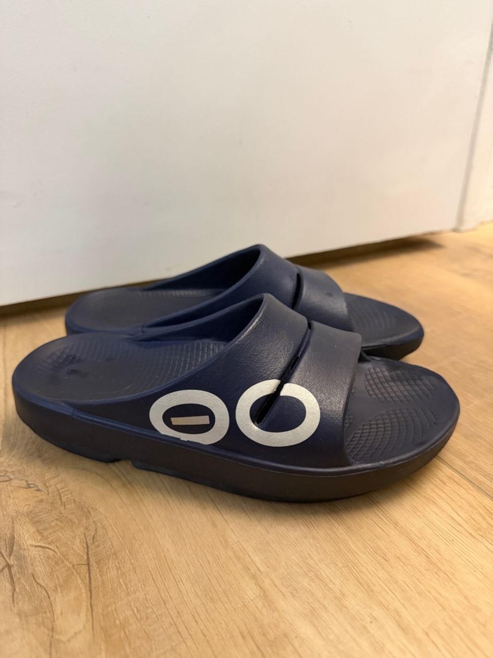 OOFOS OOahh Sport recovery slide sandals Navy Blue Women’s size 6 (EU 37)